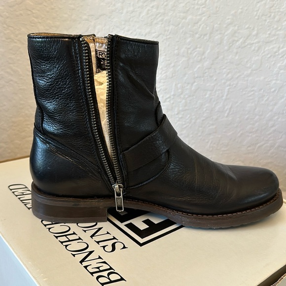 Frye Veronica Short 6” Moto Boot Black size 9M - Picture 4 of 10